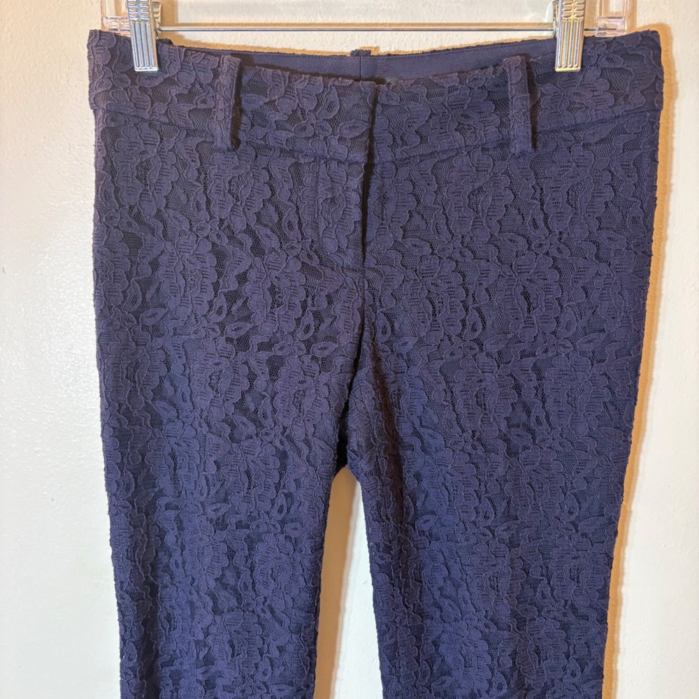 Ann Taylor Navy Blue Floral Lace Slim Cropped Pants‎ Size 0